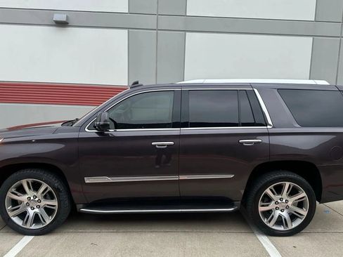 Used 2016 Cadillac Escalade Luxury image 1