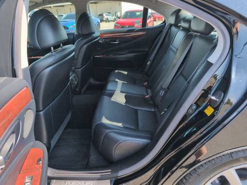 Used 2007 Lexus LS 460 w/ Comfort Pkg RWD image 14