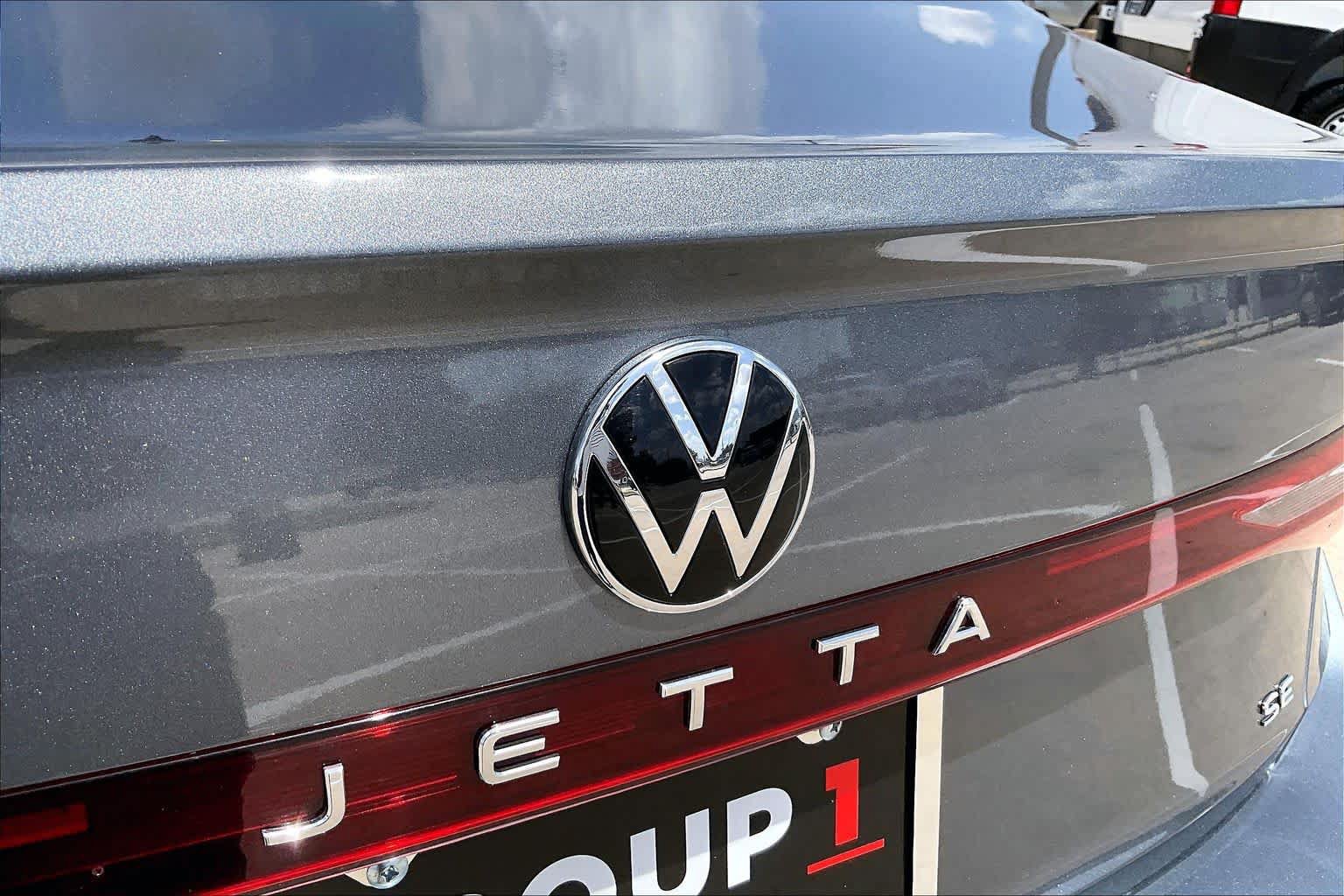 Used 2025 Volkswagen Jetta SE FWD image 31