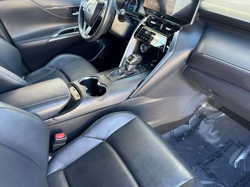 Used 2024 Toyota Venza Nightshade image 16