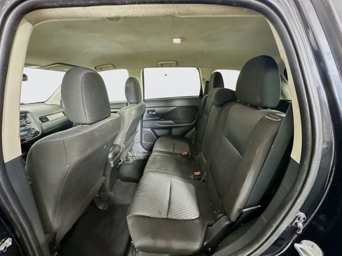 Used 2014 Mitsubishi Outlander ES FWD image 21