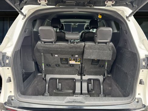 Used 2024 Toyota Sienna XSE w/ XSE Premium Package image 12