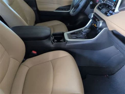 Used 2021 Toyota RAV4 XLE Premium image 23