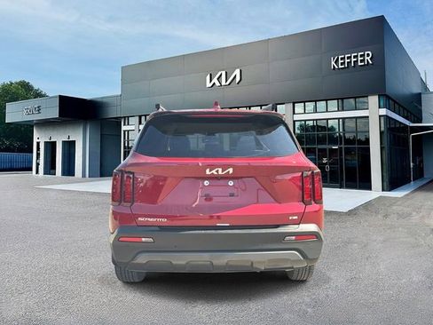 Certified 2023 Kia Sorento S AWD/4WD image 7