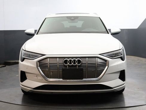 Used 2022 Audi e-tron Premium image 3