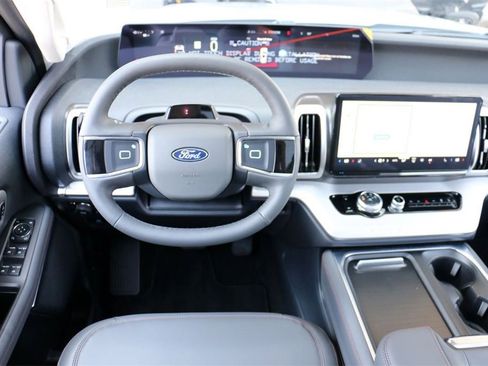 New 2025 Ford Expedition Active image 24