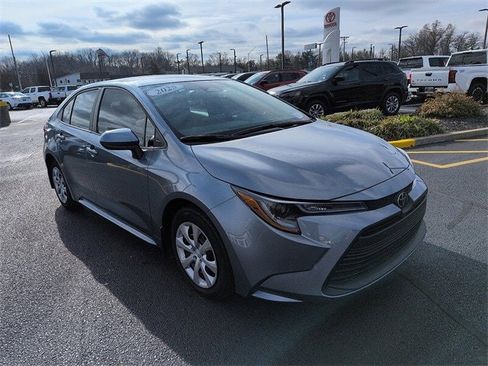 Used 2025 Toyota Corolla LE image 1
