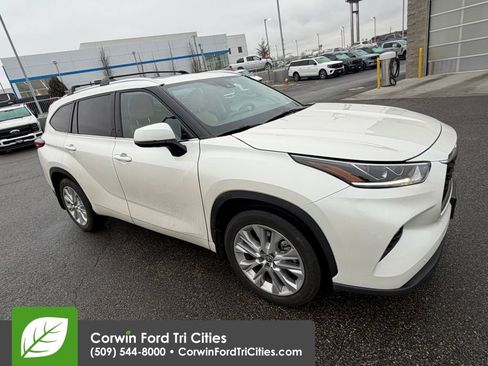 Used 2021 Toyota Highlander Limited image 15