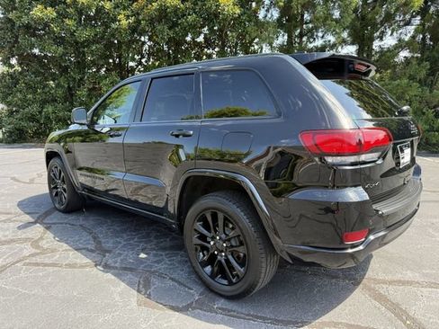 Used 2019 Jeep Grand Cherokee Altitude AWD/4WD image 4