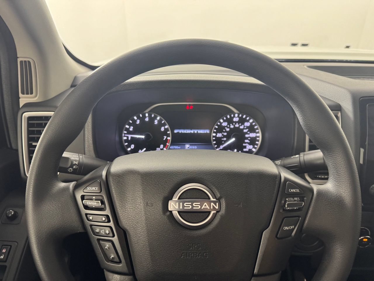 Used 2024 Nissan Frontier SV w/ Tow Package RWD image 11