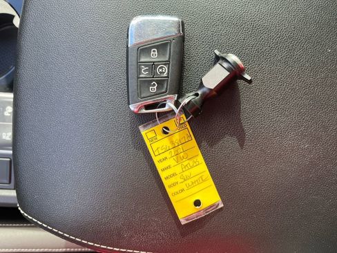 Used 2021 Volkswagen Atlas SEL Premium image 18