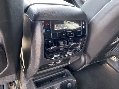 Used 2023 Jeep Grand Cherokee L Laredo RWD image 19