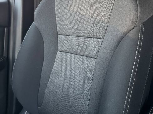 Used 2025 Nissan Rogue SV FWD image 31