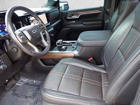 Used 2023 Chevrolet Silverado 1500 High Country w/ High Country Premium Package AWD/4WD image 9