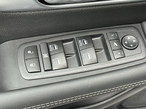 New 2026 Chrysler Pacifica Limited w/ Uconnect Theater Family Group FWD image 13