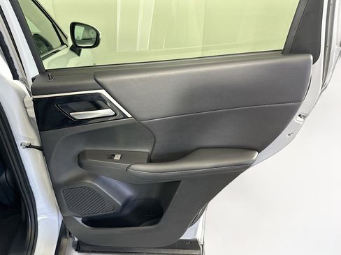 Used 2024 Mitsubishi Outlander SE image 32