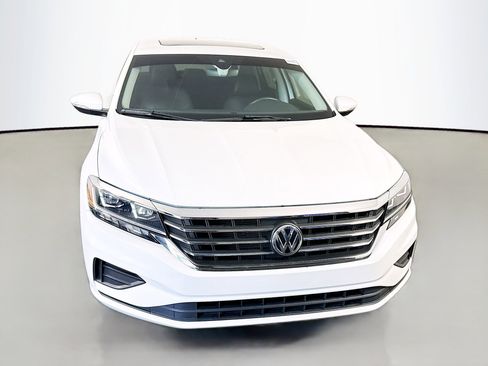 Used 2022 Volkswagen Passat 2.0T SE FWD image 2