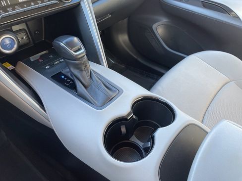 Certified 2021 Toyota Venza LE image 32