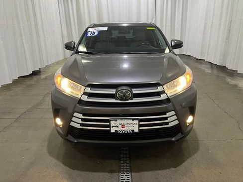Certified 2018 Toyota Highlander Plus AWD/4WD image 9
