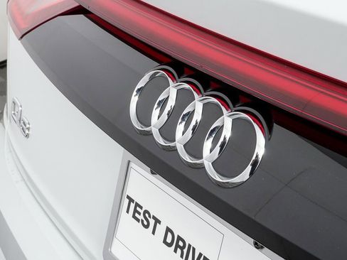 Used 2023 Audi Q8 Premium Plus w/ Premium Plus Package image 38