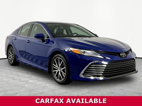 Used 2024 Toyota Camry XLE FWD image 3