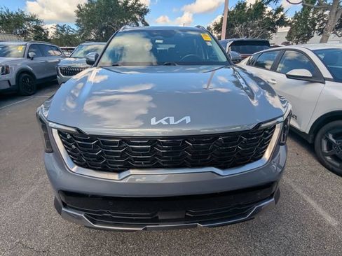 Certified 2025 Kia Sorento S FWD image 2