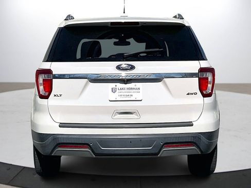 Used 2019 Ford Explorer XLT w/ Equipment Group 202A image 8