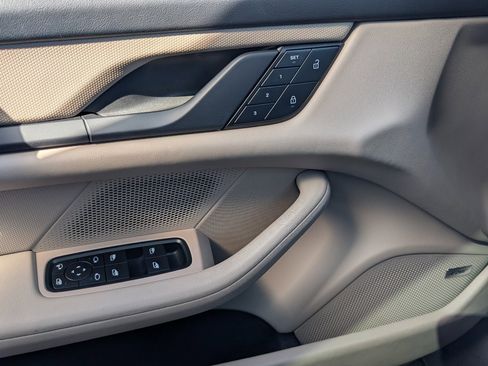 Used 2023 Porsche Taycan image 20