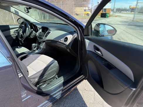 Used 2015 Chevrolet Cruze LS image 11
