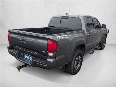 Used 2017 Toyota Tacoma TRD Off-Road image 5