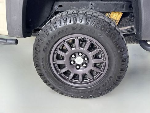 Used 2022 Chevrolet Colorado ZR2 w/ Colorado ZR2 Bison Edition AWD/4WD image 35
