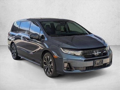 Used 2025 Honda Odyssey Elite image 3