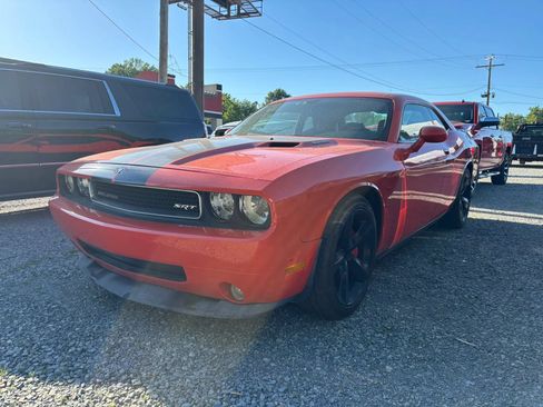 Used 2009 Dodge Challenger SRT8 w/ SRT Option Group II RWD image 2