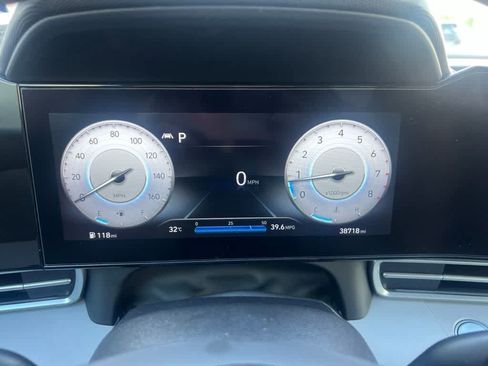 Used 2021 Hyundai Elantra Limited FWD image 8