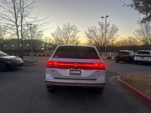 New 2026 Volkswagen Atlas Peak Edition AWD/4WD image 4
