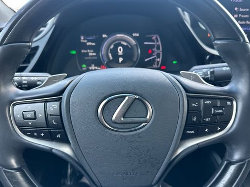 Used 2022 Lexus ES 300h w/ Accessory Package FWD image 10