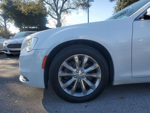 Used 2016 Chrysler 300 Limited w/ Driver Convenience Group image 11