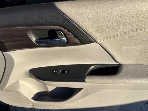 Used 2017 Honda Accord EX-L image 21