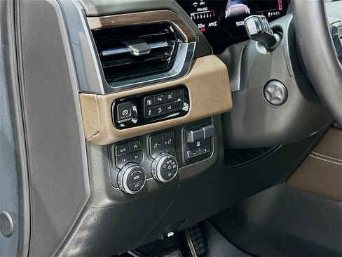 Used 2025 GMC Yukon Denali Ultimate image 10