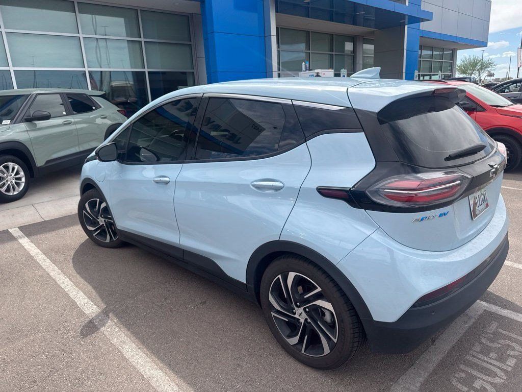 Used 2023 Chevrolet Bolt LT w/ Infotainment Package FWD image 7