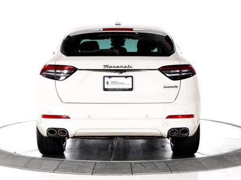 Used 2024 Maserati Levante GT Ultima AWD/4WD image 4