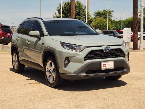 Used 2021 Toyota RAV4 XLE Premium AWD/4WD image 2