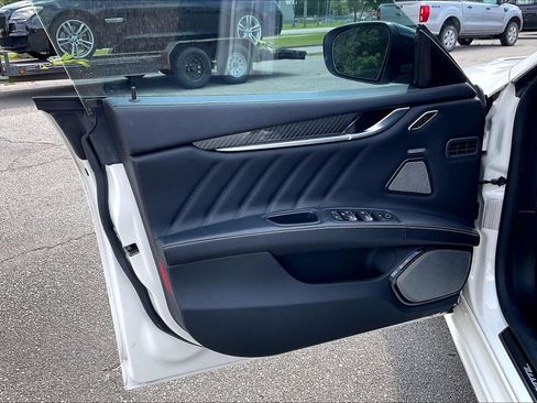 Used 2021 Maserati Ghibli Trofeo RWD image 21