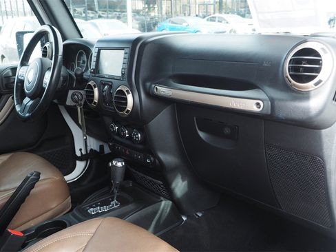 Used 2017 Jeep Wrangler Unlimited Sahara image 20