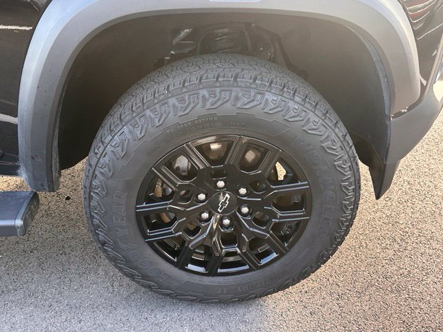 Used 2024 Chevrolet Colorado Trail Boss w/ Technology Package AWD/4WD image 13