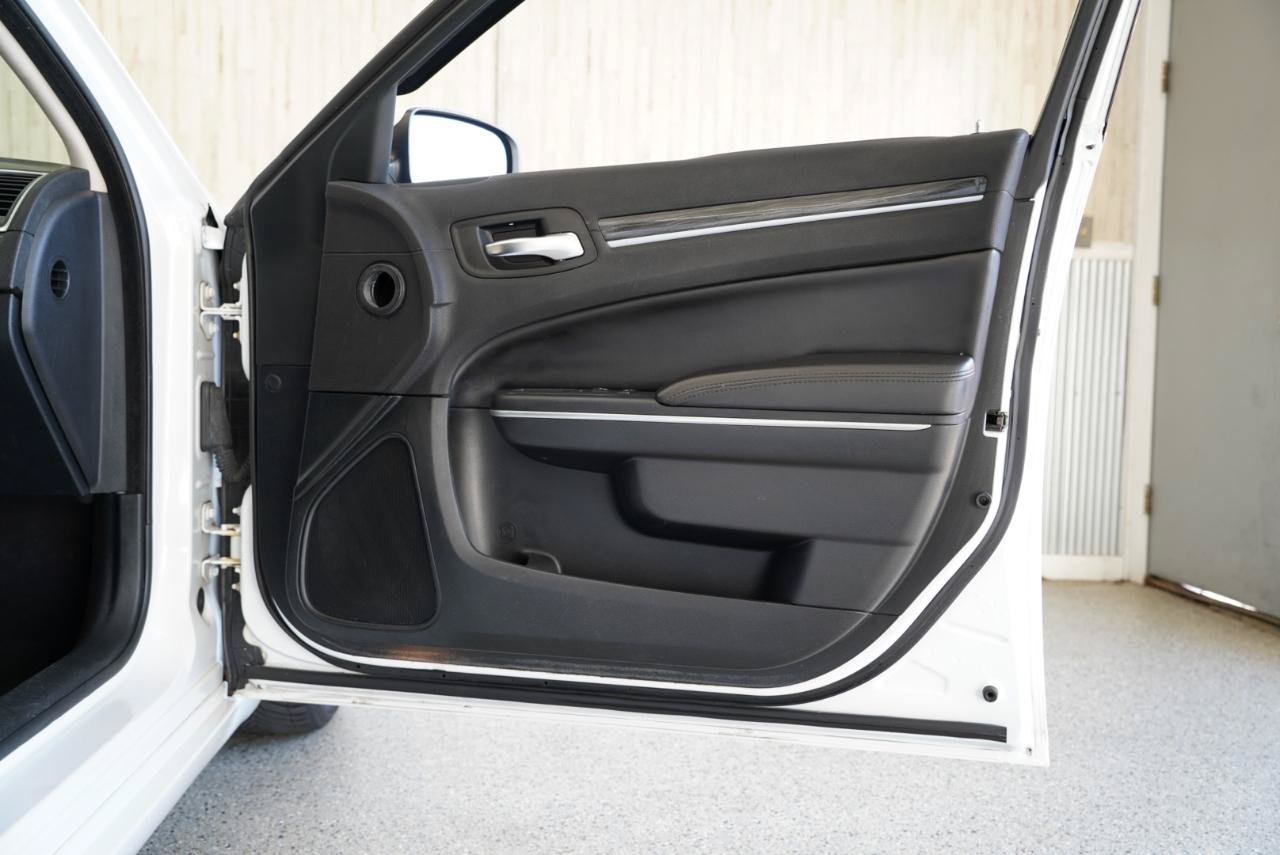 Used 2018 Chrysler 300 Touring L RWD image 31