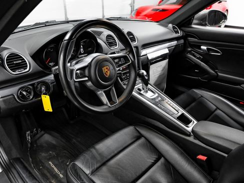 Used 2022 Porsche 718 Cayman image 3