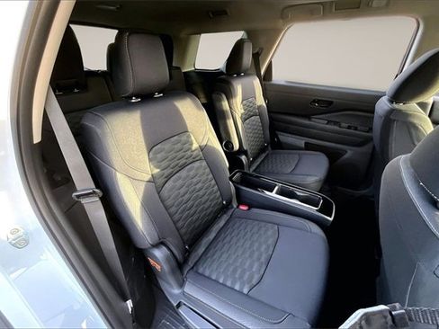 New 2025 Nissan Pathfinder SV image 8