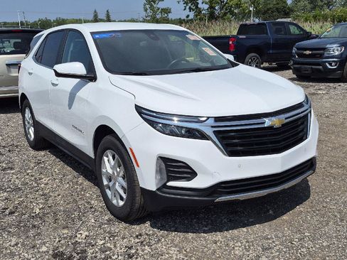 Used 2024 Chevrolet Equinox LT w/ LPO, Floor Liner Package FWD image 2