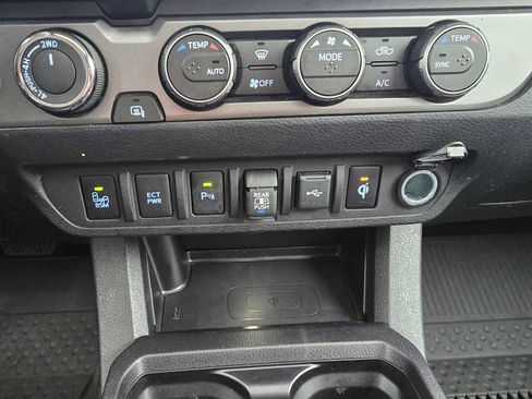 Certified 2023 Toyota Tacoma TRD Off-Road w/ TRD Premium Off Road Package image 32